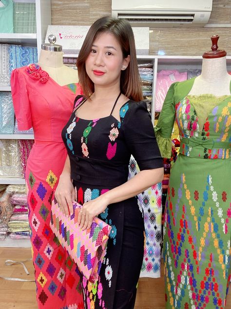 Kachin outfit Kachin Myanmar Dress, Kachin Traditional Dress Design, Soe Myat Thu Zar Myanmar Dress, Kachin Dress Design, Kachin Dress, Burmese Outfit, Myanmar Outfit, Cake Receipe, Burmese Dress