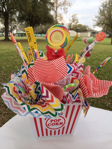 Carnival Theme Party Centerpieces, Carnival Theme Centerpieces Diy, Circus Table Centerpiece, Carnival Theme Centerpieces, Carnival Centerpiece Ideas, Circus Theme Centerpieces, Circus Centerpieces, Carnival Centerpieces, Carnival Birthday Theme