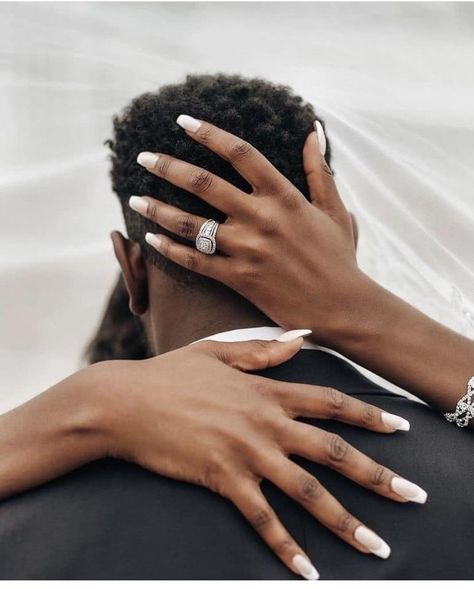 Engagement Photo Shoot Poses, Courthouse Wedding Photos, Pre Wedding Photoshoot Outfit, Wedding Portrait Poses, Couple Engagement Pictures, Wedding Photoshoot Poses, Engagement Pictures Poses, Black Couple, Wedding Picture Poses