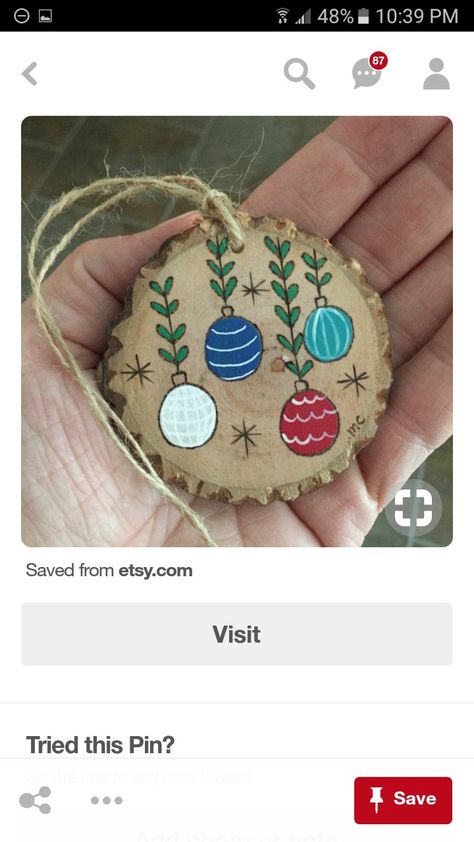 Wood Slice Fingerprint Ornament, Wood Ornaments Diy Tree Slices Kids Fingerprint, Wooden Circle Christmas Ornaments, Painted Wood Circle Ornaments, Wood Cookie Ornaments, Wooden Circle Crafts, Wood Slice Ornament Ideas, Christmas Decorations House, Christmas Decoration House