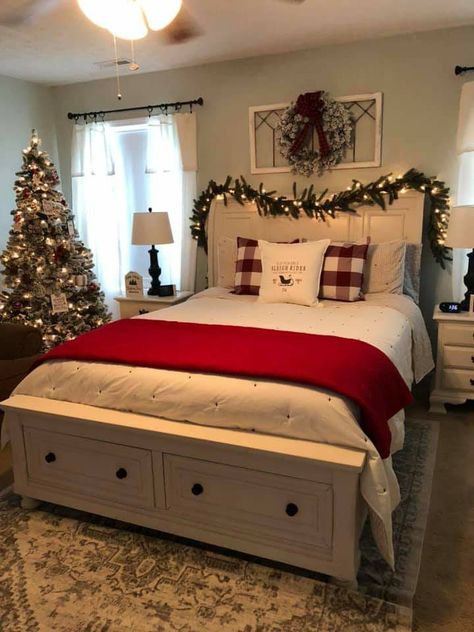 Farmhouse Christmas Decor Bedroom, Christmas Master Bed, Christmas Room Inspiration, Farmhouse Christmas Bedroom, Christmas Bedroom Aesthetic, Xmas Bedroom, Bedroom Christmas Decor Ideas, Christmas Bedrooms, Christmas Bedroom Decor Ideas