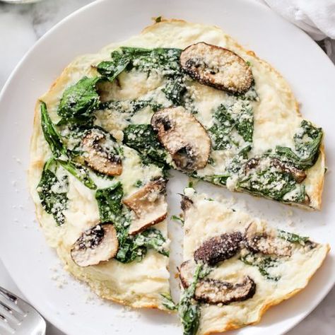 Spinach and Egg White Mushroom Frittata | foodiecrush.com Egg White Breakfast Recipes, Healthy Breakfast Recipes Clean Eating, Egg White Frittata, Egg White Breakfast, Delicious Healthy Breakfast Recipes, Egg White Recipes, Clean Eating Breakfast, Frittata Recipes, Egg Recipes For Breakfast