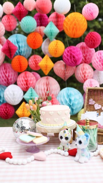 Honeycomb Ball Garland, Honeycomb Backdrop Diy, Honeycomb Party Decor, Honeycomb Backdrop, Boba Birthday, Honeycomb Garland, Canopy Decor, Baloon Garland, Diy Honeycomb