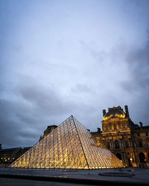 Our first stop in Paris: Louvre Museum! 🏛️✨ This is the largest art museum in the world. It blew our minds not only with the artefacts inside but also with its exterior architecture. The modern pyramid made of glass is in perfect harmony with the historical building. The moment you enter the door of the Louvre, you will feel at the very heart of art and history! 🎨💫 🎟️ Entrance Fee: Louvre square is free! 🆓 ⏱️ Visiting Hours: Wednesday and Friday 9:00-21:00, other days 9:00-18:00 (Tuesday ... Modern Pyramid, Paris Louvre Museum, Museum Louvre, Gingerbread Competition, Louvre Art, Paris Louvre, Classic House Design, Louvre Paris, Louvre Museum