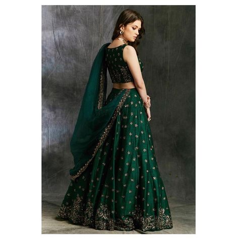 Green Wedding Lehenga, Latest Lehnga Designs, Lehenga With Dupatta, Emerald Green Wedding, Pengantin India, Indian Outfits Lehenga, Wedding Lehenga Designs, Indian Bride Outfits, Bridal Dresses Pakistan