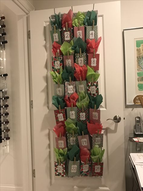 Grown Up Advent Calendar Ideas, Solo Cup Advent Calendar, Diy Wine Advent Calendar, Diy Adult Advent Calendar, Wine Advent Calendar Diy, Advent Calendar Gift Ideas For Adults, Advent Calendar Ideas Diy Adults, Beer Advent Calendar Diy, Diy Advent Calendar For Adults