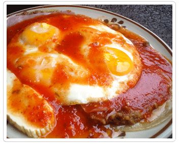 Huevos rancheros / Ranch Eggs Mexican Brunch, Fat Food, Mexican Breakfast, Mexico Food, Mexican Foods, Sunday Breakfast, Fat Foods, Caribbean Recipes, Authentic Recipes