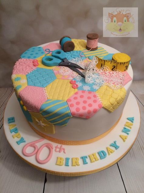 patchwork cake - cake by Elaine - Ginger Cat Cakery Patchwork Cakes Ideas, Quilting Birthday Cake, Quilt Themed Cake, Quilting Cake Ideas, Sewing Birthday Cake, Craft Theme Cake, Sewing Cake Ideas, Quilt Cake Ideas, Sewing Theme Cake