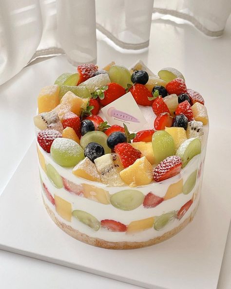 Fruit Cake Design, Fresh Fruit Cake, Unexpected Love, Korean Cake, Easy Cake Decorating, Crazy Cakes, Cute Desserts, Cake Decorating Techniques, Fruit Desserts