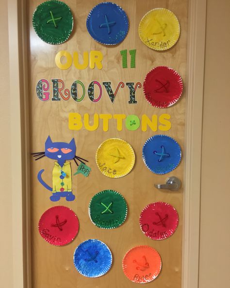 Pete the cat and his four groovy buttons. Classroom door😊🐱 Four Groovy Buttons Craft, Pete The Cat Door Ideas, Pete The Cat My Four Groovy Buttons, Pete The Cat And His Four Groovy Buttons Activities, Pete The Cat And His Four Groovy Buttons Craft, Pete The Cat Bulletin Board Preschool, Pete The Cat Decorations, Pete The Cat Bulletin Board Ideas, Pete The Cat Door Decoration