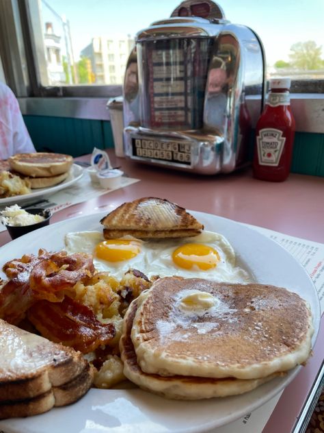 Diner Food Breakfast, Pancake Diner Aesthetic, Aesthetic Diner Food, Diner Food Aestathic, Southern Food Aethstetic, Small Town Diner Aesthetic, Diner Breakfast Aesthetic, Breakfast Diner Aesthetic, Diner Date Aesthetic