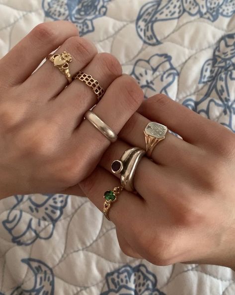 Silver Jewlery, The Bling Ring, Mixed Metal Rings, Social Status, Green Rings, Mixed Metal Jewelry, Nail Jewelry, Dope Jewelry, Gold And Silver Rings