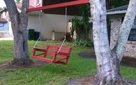 How to Hang a Swing Between Two Trees - Swing in your yard is an excellent way to relax, and if you have two trees in your yard, you can make a perfect Tree Swings Diy, Country Decorations, Diy Porch Swing, Tree Bench, Cottage Inspiration, Dream Yard, Patio Swing, Tree Swing, Two Trees