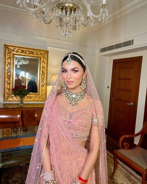 White Kundan Jewellery, Meera Sakhrani, Tarun Tahiliani Lehenga, Tarun Tahiliani Bridal, Affan Waheed, Engagement Look, Glittery Eyes, Ring Ceremony, Easy Hairdos