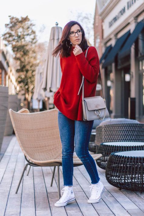 Red Sweater Outfit Winter, Rva Richmond Virginia, Red Blouse Outfit, Casual Outfit Street Style, Style White Sneakers, Winter Pullover Outfits, Style Oversized Sweater, Red Sweater Outfit, Winter Sweater Outfits