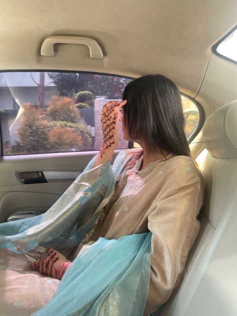 #eid #desi #desipinterest #mehendi #aestheticeid #pakistan Faceless Eid Pics, Eid Inspo Pics, Photo Ideas For Eid, Aesthetic Pics In Car, Aesthetic Eid Pictures, Eid Pictures Ideas, Eid Aesthetic Pictures, Eid Pics Ideas, Eid Pictures Poses Instagram