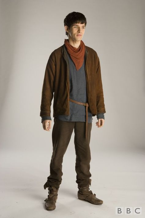 Costume Inspiration | I'm obsessed with BBC's Merlin, and this easy costume can be made with some creative thrift shopping. Merlin Cosplay, Merlin Characters, Merlin Tv Series, Angel Coulby, Anthony Head, Richard Wilson, Merlin Show, Merlin Colin Morgan, Merlin Series