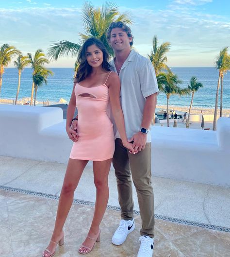 <em>Bachelor </em>Alum Hannah Ann Sluss and L.A. Rams Running Back Jake Funk Enjoy Romantic Getaway in Mexico Hannah Ann Sluss, Victoria Fuller, Hannah Ann, Bachelor Nation, Short Sleeve Dress Shirt, Nfl Players, Instagram Worthy, Night Looks, Romantic Getaways