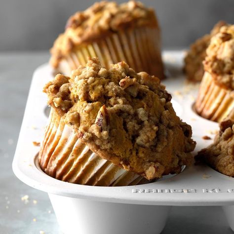 Midwestern Recipes, Pumpkin Pecan Muffins, Muffins Blueberry, Pumpkin Cravings, Pecan Muffins, Jumbo Muffins, Pumpkin Muffin Recipes, Fall Baking Recipes, Pumpkin Pecan