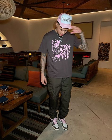 Yeezy 500 Blush Outfit Men, Yeezy 500 Blush Outfit, Yeezy 500 Blush, Blush Outfit, Sports Fashion Men, Jordan Outfit, Yeezy 500, Swag Outfits Men, Streetwear Men