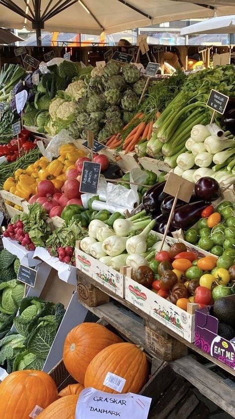 Vegetable Market Aesthetic, Fruit Farmers Market Aesthetic, Black Farmers Market, Food Markets Aesthetic, Farmers Market Vision Board, Fresh Food Market Aesthetic, Fresh Fruit Market, Fresh Fruit And Vegetables Aesthetic, Colorful Fruits And Vegetables