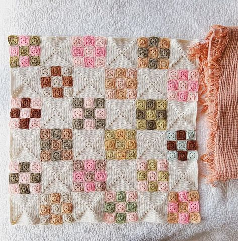 Spring time and time to pick up the next unfinished english paper piecing project that I started last year. Making each block with english… | Instagram Quilt Crochet, Waves Quilt, Ocean Waves Quilt, Crochet Quilt Pattern, Crochet Blanket Designs, Crochet Granny Square Blanket, Beginner Crochet Projects, Crochet Quilt, Manta Crochet