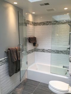 Small Bathroom Remodel Shower Over Bath, Small Bath Tub Shower Combo, Shower Over Tub Bathroom Ideas, Tub And Glass Shower Combo, Combined Bath And Shower Ideas, Bath And Shower Remodel, Bathtub Shower Combo With Window, Small Tub Bathroom Ideas, Wet Room Bathroom Shower And Tub