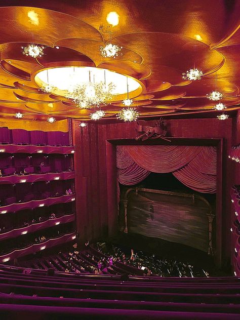 Lincoln Center, NYC, US Metropolitan Opera House Nyc, Chandeliers Aesthetic, Entertainment Industry Jobs, Ny Lifestyle, Lincoln Center Nyc, Metropolitan Opera House, Nyc Baby, Gold Ceiling, Fall Break