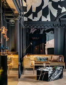 the style saloniste: San Francisco Decorator Showcase 2019 — An Exclusive Report on the Super-Glamorous Music and Recital Room by Designer Martin Kobus Black Wall Room, Art Deco House, European White Oak Floors, Glamorous Room, Deco House, Custom Chandelier, White Tone, Bar Interior, California Homes