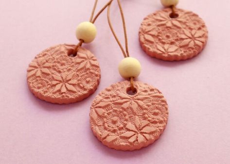 DIY Terracotta Essential Oil Diffuser Clay Diffuser, Air Clay, Basket Diy, Easy Handmade Gifts, Diy Air Freshener, Kids Clay, Diy Air Dry Clay, Washcloth Pattern, Air Dry Clay Projects