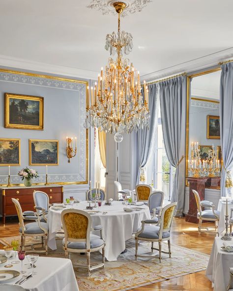 What It’s Like to Spend the Night at the New Hotel Within the Gates of Versailles | Vogue Chateau Versailles, Royal Residence, Palace Of Versailles, Period Furniture, Small Hotel, Hotel Decor, Pierre Frey, Louis Xvi, Marie Antoinette