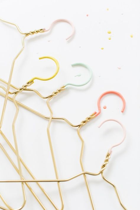 DIY Color Dipped Clothes Hangers Hanger Diy, Clothes Hangers, Weekend Projects, Pixie Dust, Crafty Diy, Diy Hacks, Diy Projects To Try, Ikea Hack, Diy Inspiration