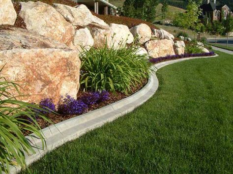 Lawn edging ideas-3 Backyard Xeriscape, Lawn Edging Ideas, Concrete Garden Edging, Steel Edging Landscape, Texas Landscaping, Lawn Borders, Landscape Curbing, Diy Lawn, Small Backyard Gardens