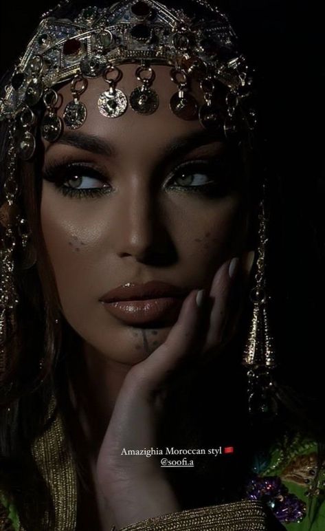 Moroccan Makeup Look, Cleopatra Outfit, Moroccan Aesthetic, Arabian Princess, Arabian Women, Moroccan Women, Moroccan Fashion, Arabian Beauty Women, Arab Beauty