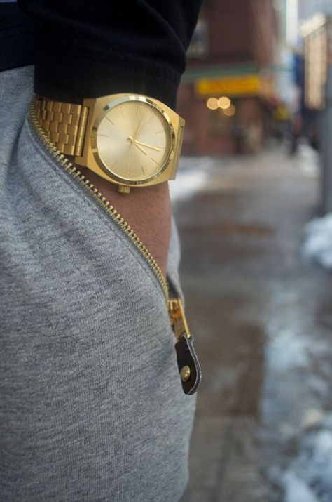 Watch street style Nixon Time Teller, Nixon Watch, Minimal Gold, Gold Watch Men, Two Tone Watch, Nixon, Narnia, Carolina Herrera, Michael Kors Watch