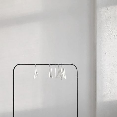 Minimalist Photography, Black And White Aesthetic, Aesthetic Colors, Shades Of White, 가을 패션, White Aesthetic, Grunge Aesthetic, Instagram Aesthetic, Wardrobe Rack