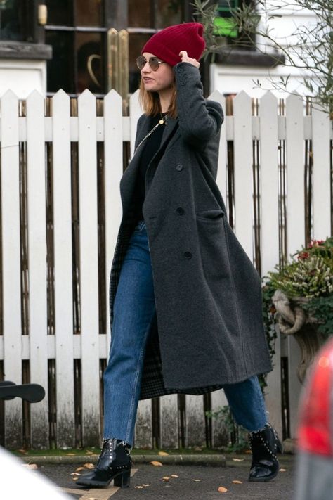 Lily James Lily James Style, Dainty Outfit, Famous Outfits, Lily James, Fashion Jeans, Looks Street Style, Celebrity Street Style, Winter Clothes, Street Style Outfit