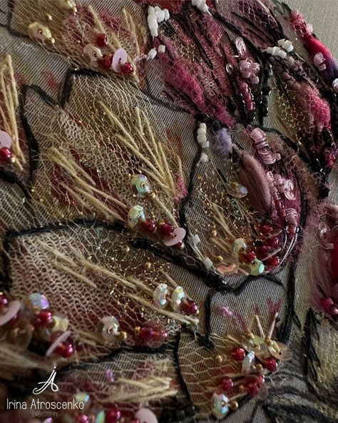 #details 🩷 Textile Art Techniques, Haute Couture Embroidery, Hand Embroidery Patterns Free, Embroidery Fashion Detail, Advanced Embroidery, Textile Art Embroidery, Tambour Embroidery, Fabric Embellishment, Hand Embroidery Videos