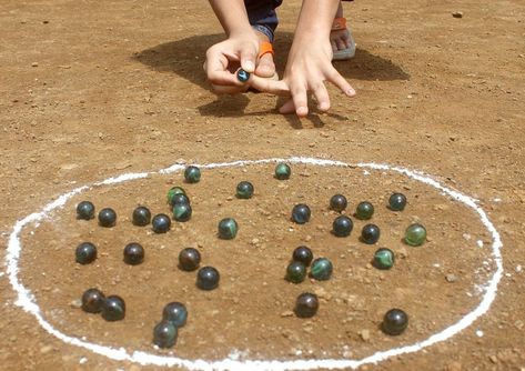 Gilli Danda, Sports Day Games, Native American Games, Indian Games, Kho Kho, Playing Marbles, Village Games, Indian Drawing, Indians Game