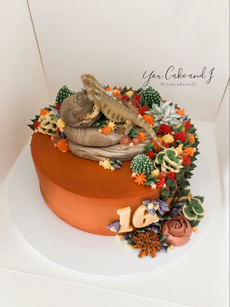 Bearded Dragon Birthday Cake, Komodo Dragon Birthday Cake, Bearded Dragon Cake Ideas, Bearded Dragon Cake, Reptile Cake Ideas, Bearded Dragon Birthday, Reptile Cake, Cake With Succulents, Lizard Cake