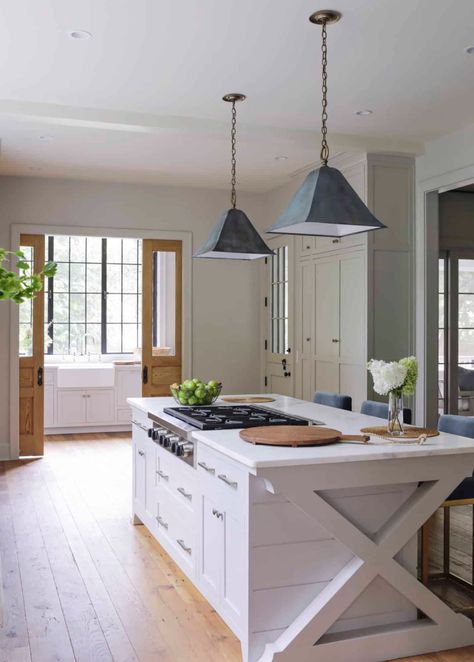 Take a peek inside a charming cottage style family home in Nashville Rachel Halvorson, Popular Kitchens, Living Modern, Kitchen Design Trends, Drawer Design, Kitchen Trends, Farmhouse Kitchen Decor, Küchen Design, Benjamin Moore