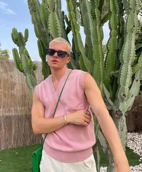 ig: thomasgourh15 Pink Vest Outfit, Knitted Vest Outfit, Houndstooth Sweater Vest, Pink Outfits Aesthetic, Bleached Hair Men, Vest Outfits Men, Knit Vest Outfit, Trendy Sweater, Houndstooth Sweater