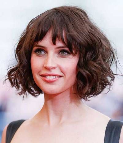 The French Bob is going to be tres chic Bobbed Hairstyles With Fringe, Lob Hair, Mom Hair, Haircut Inspo, Corte Bob, Bob Hairstyles With Bangs, Wavy Bob Hairstyles, Wavy Bob, Bob Haircut With Bangs