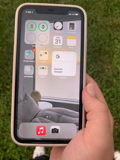 Iphone Xs Homescreen, Iphone Organization Screens, Iphone Inspiration, Phone Apps Iphone, Organize Phone Apps, Lockscreen Ios, Ios App Iphone, Iphone Wallpaper Ios, Iphone Home Screen Layout