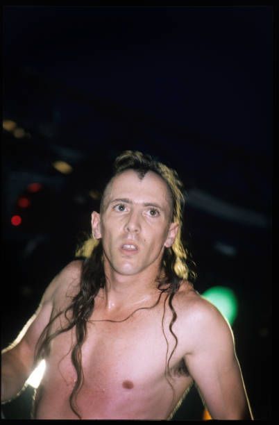 Maynard James Keenan 90s, Maynard James Keenan Tool, Maynard Keenan, Swag Poses, Maynard James Keenan, Grey Stuff, Perfect Circle, Martial Artist, A Perfect Circle