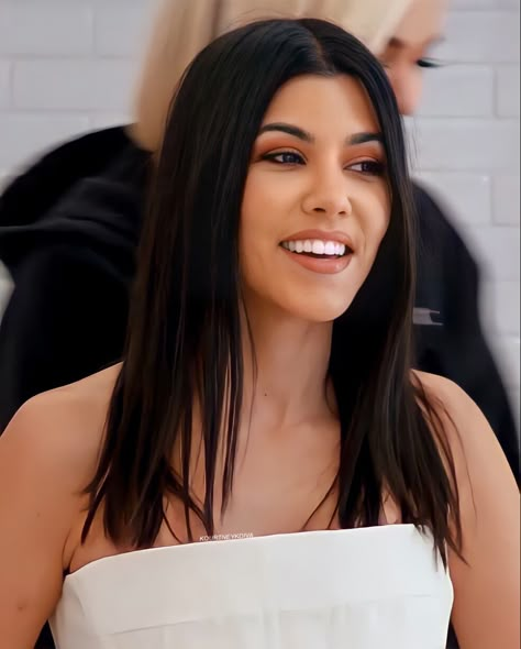 Kourtney Kardashian Bangs, Kourtney Kardashian Hairstyles, Kourt Kardashian, Kourtney Kardashian Hair, Kardashian Hairstyles, Kylie Jenner Street Style, Fame Game, Kourtney Kardashian Style, Kardashian Hair