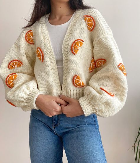 Diy Crochet Sweater, Orange Outfits, Top Crop Tejido En Crochet, Crochet Sweater Design, Orange Pullover, Cardigan Au Crochet, Kawaii Outfit, Sweater Handmade, Orange Cardigan