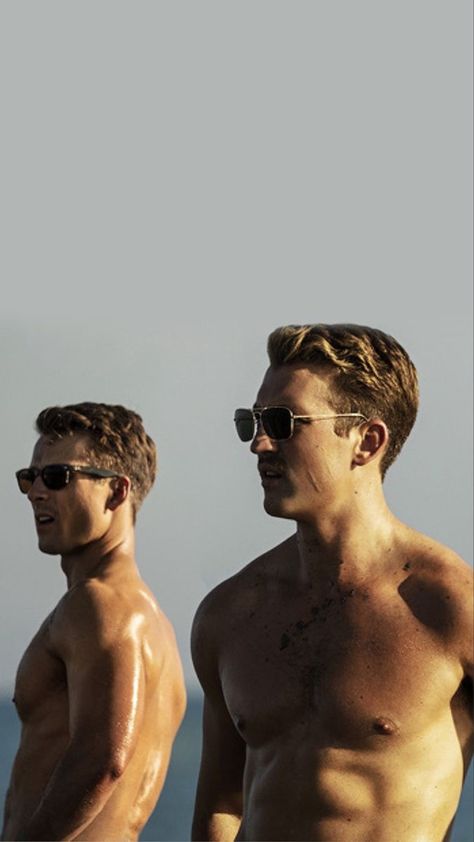 Miles Teller And Glen Powell, Rooster Bradshaw Aesthetic, Topgun Maverick Hangman, Glen Powell Wallpaper Aesthetic, Hangman And Rooster Fanart, Hangman X Rooster, Glen Powell Aesthetic, Rooster Hangman, Topgun Aesthetic