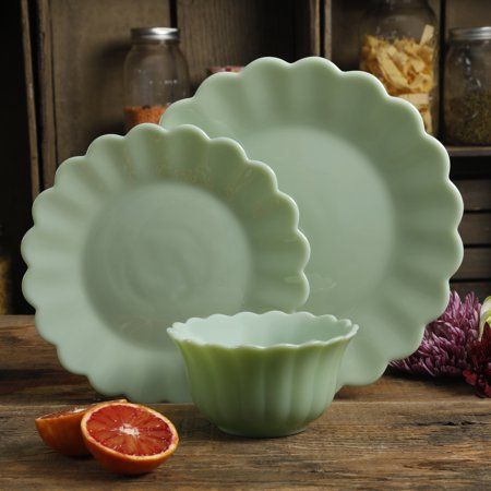 The Pioneer Woman Timeless Beauty Jade 3-Piece Dinnerware Place Setting Image 1 of 6 Pioneer Woman Dinnerware, Pioneer Woman Dishes, Floral Dinnerware, Spring Dishes, Jade Green Color, Casual Dinnerware, Green Glassware, Jade Color, Summer Tables