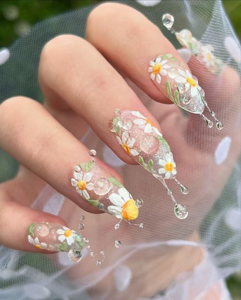 Steph - Nail Artist | Daisy Dewdrop Nail Art These are for my friend Allie, to celebrate her birthday. Allie, you are one of the first that so warmly welcomed… | Instagram Blue Pastel Nails, Water Drop Nails, Birthday Nail Designs, New Years Eve Nails, Chic Nail Art, Happy Yellow, Spring Acrylic Nails, Floral Nail Designs, Blue Acrylic Nails